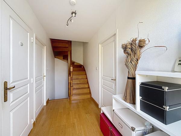 Charmante maison de140m² à proximités des commerces et écoles avec dépendance sur un terrain de 1100m²