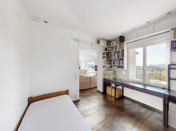 La Londe-les-Maures (83250) Villa avec vue dégagée sur le domaine de Valcros