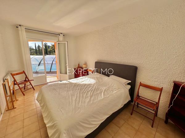 La Londe-les-Maures (83250) Villa avec vue dégagée sur le domaine de Valcros