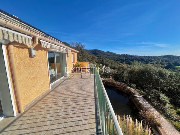 La Londe-les-Maures (83250) Villa avec vue dégagée sur le domaine de Valcros