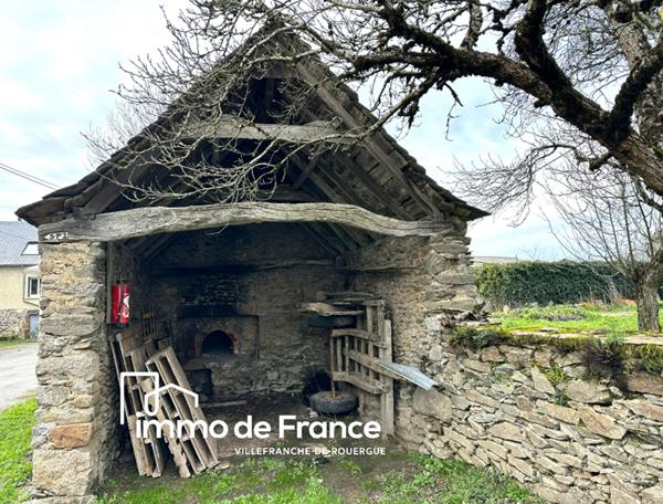 A 4 kilomètres de RIGNAC, maison de village 160 m² 5 chambres, four à pain et jardin