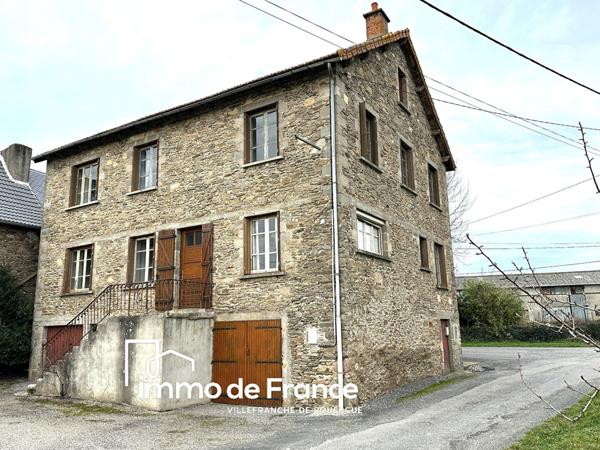 A 4 kilomètres de RIGNAC, maison de village 160 m² 5 chambres, four à pain et jardin