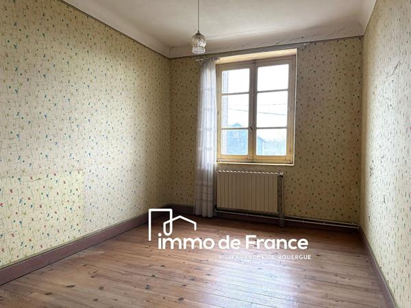 A 4 kilomètres de RIGNAC, maison de village 160 m² 5 chambres, four à pain et jardin