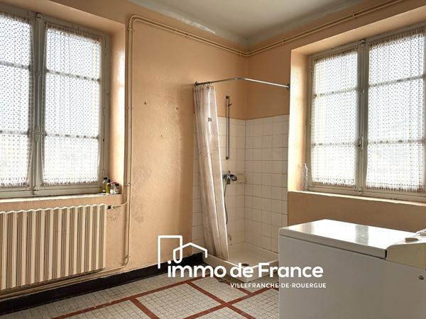 A 4 kilomètres de RIGNAC, maison de village 160 m² 5 chambres, four à pain et jardin