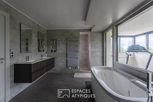 Maison d’architecte avec piscine chauffée et vue sur la vallée