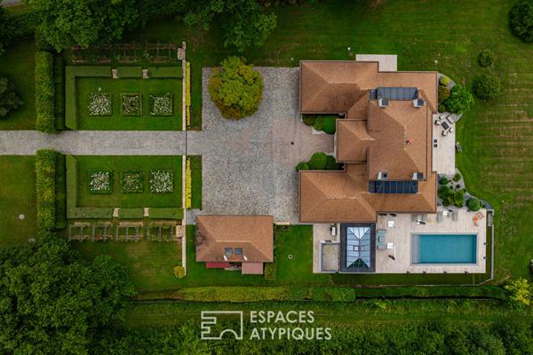 Maison d’architecte avec piscine chauffée et vue sur la vallée