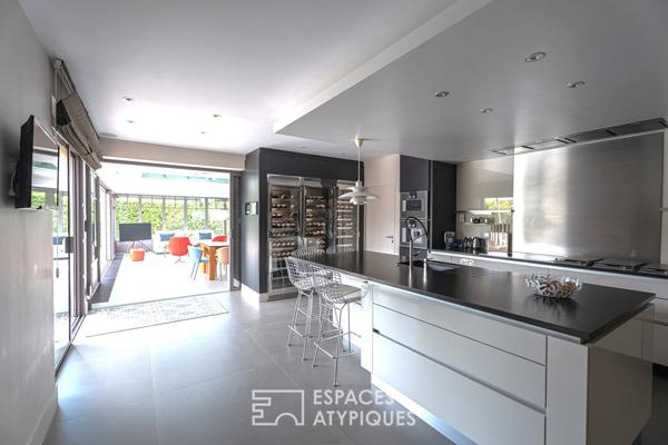 Maison d’architecte avec piscine chauffée et vue sur la vallée