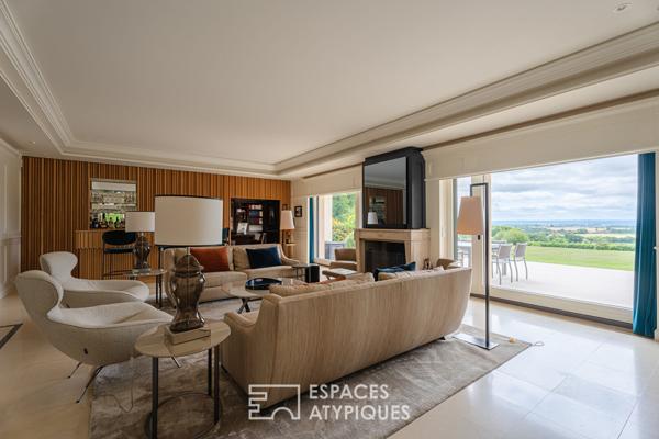 Maison d’architecte avec piscine chauffée et vue sur la vallée