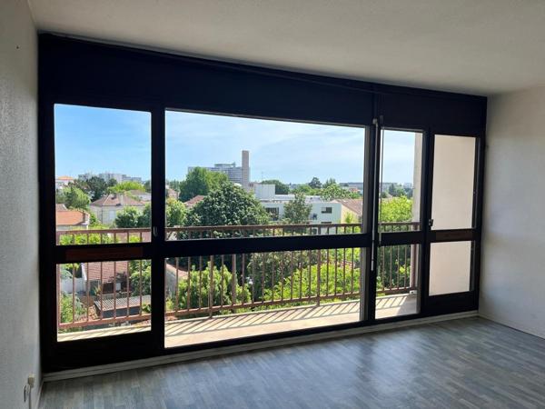 Au coeur de Saint Augustin dans une résidence sécurisée, T1 bis avec balcon