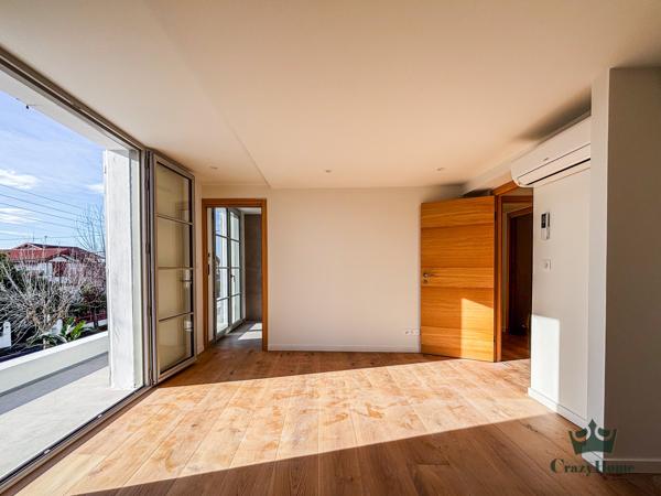 Maison 6 pièce(s) 4 chambre(s) 220 m²