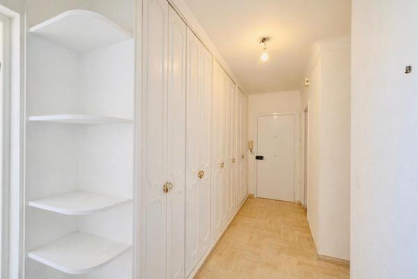 Appartement traversant Grasse 2 pièces 60 m2 terrasse vue panoramique et mer, parking et cave