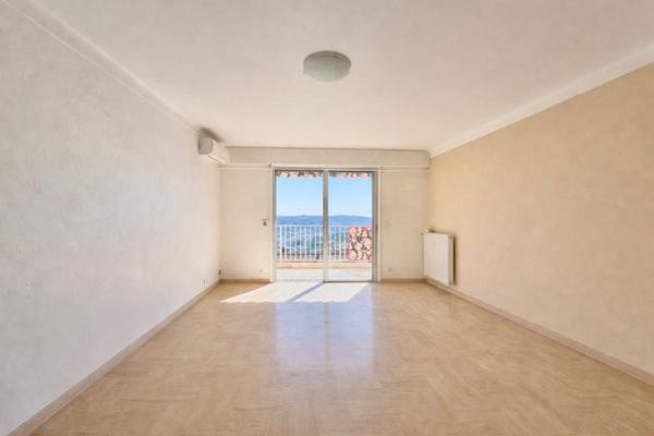 Appartement traversant Grasse 2 pièces 60 m2 terrasse vue panoramique et mer, parking et cave