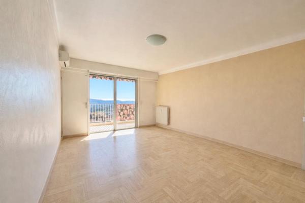 Appartement traversant Grasse 2 pièces 60 m2 terrasse vue panoramique et mer, parking et cave