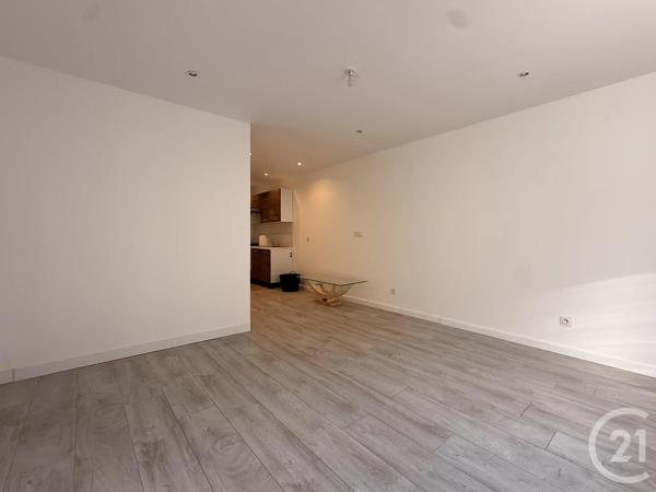 Immeuble à vendre  191,36 m 2   BOURG LES VALENCE  - 26