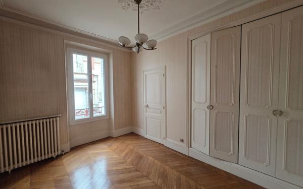 Maison à louer    7 pièces •  Nemours