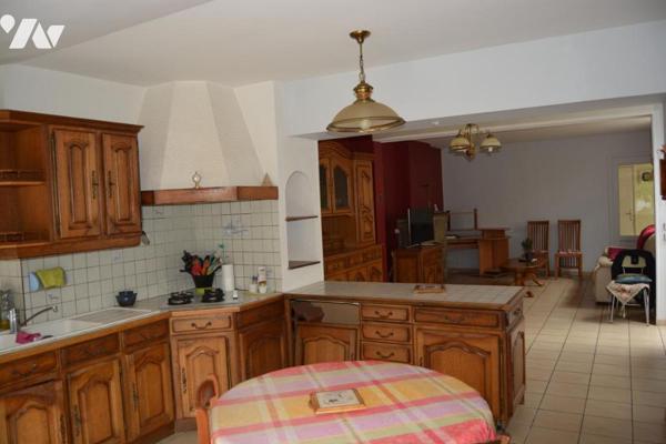 MAISON DE VILLE AVEC JARDIN ET GARAGE SITUEE SUR SECLIN