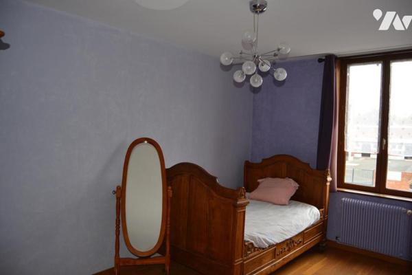 MAISON DE VILLE AVEC JARDIN ET GARAGE SITUEE SUR SECLIN