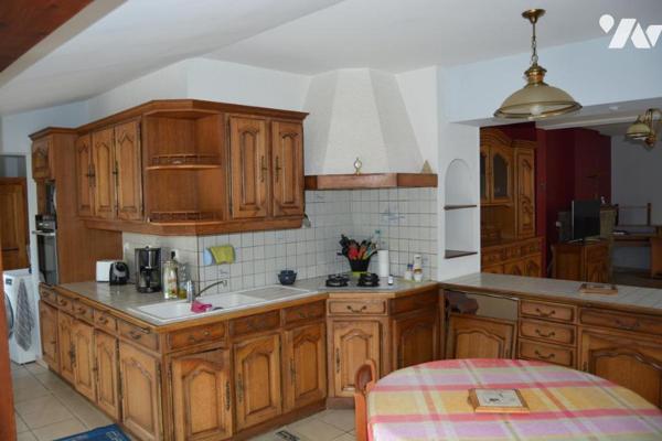 MAISON DE VILLE AVEC JARDIN ET GARAGE SITUEE SUR SECLIN