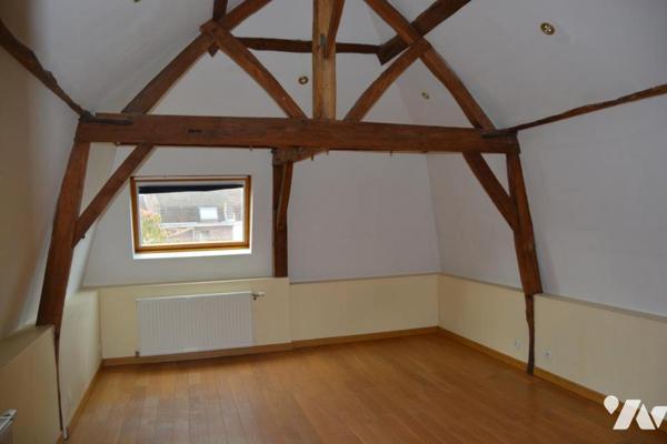 MAISON DE VILLE AVEC JARDIN ET GARAGE SITUEE SUR SECLIN