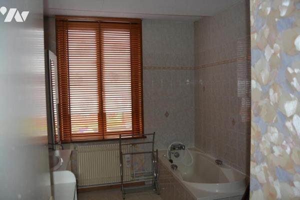 MAISON DE VILLE AVEC JARDIN ET GARAGE SITUEE SUR SECLIN