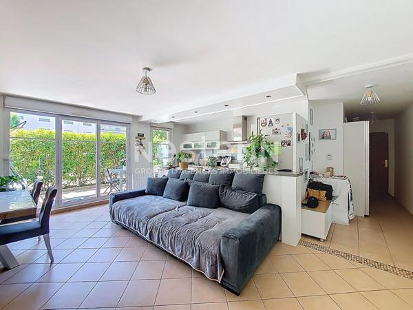 Morangis  3 pieces en rez-de-jardin avec exterieur et garage-double