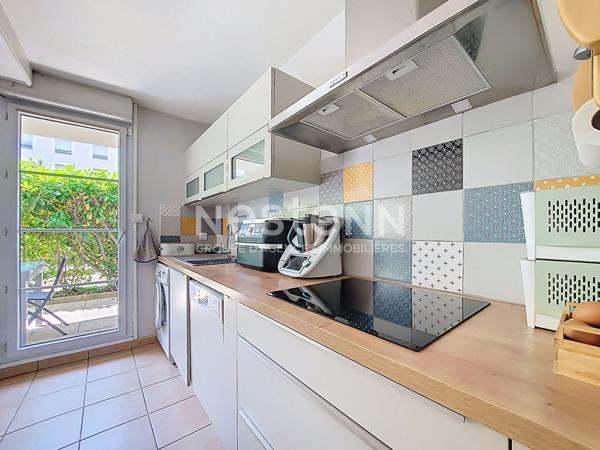 Morangis  3 pieces en rez-de-jardin avec exterieur et garage-double