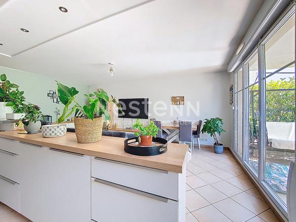 Morangis  3 pieces en rez-de-jardin avec exterieur et garage-double