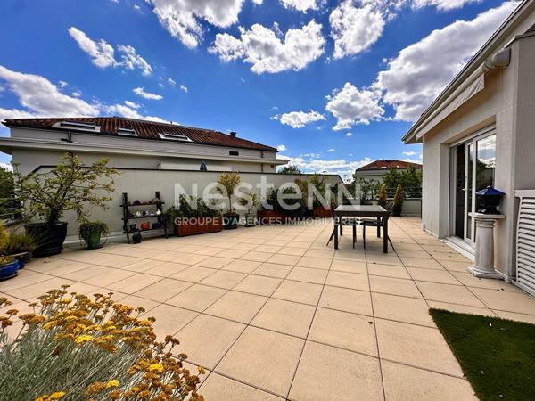 Toit Terrasse Appartement Duplex type 5 pièces avec 3 Chambres Cave Parking et Garage Fort de Bron - 69500 BRON