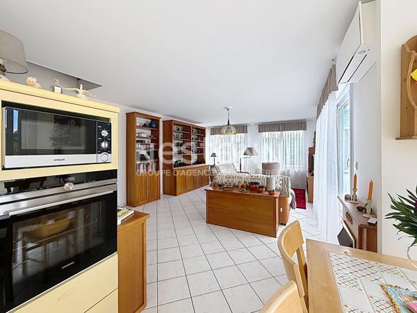 Toit Terrasse Appartement Duplex type 5 pièces avec 3 Chambres Cave Parking et Garage Fort de Bron - 69500 BRON