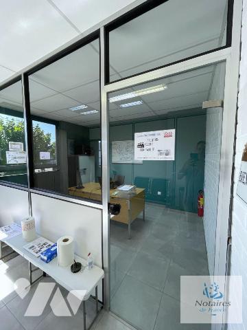 À VENDRE - Local professionnel de 330 m² sur terrain de 1 300 m²
Situé dans une zone d'activit...