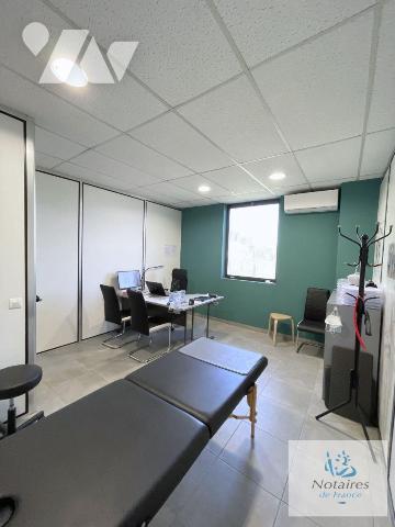 À VENDRE - Local professionnel de 330 m² sur terrain de 1 300 m²
Situé dans une zone d'activit...