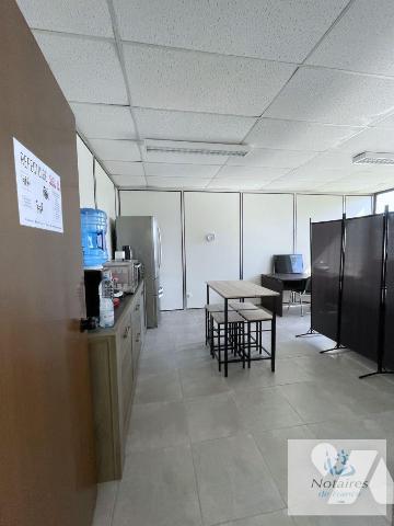 À VENDRE - Local professionnel de 330 m² sur terrain de 1 300 m²
Situé dans une zone d'activit...