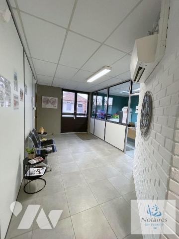 À VENDRE - Local professionnel de 330 m² sur terrain de 1 300 m²
Situé dans une zone d'activit...