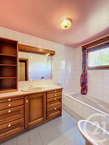 Maison à vendre  5 pièces - 162 m 2   YSSINGEAUX  - 43