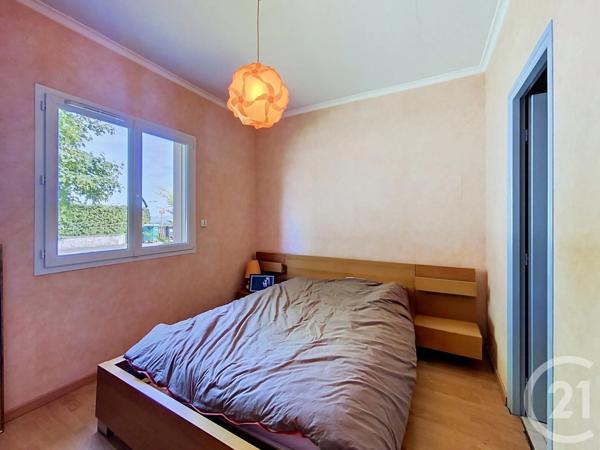 Maison à vendre  4 pièces - 117 m 2   BAINS  - 43