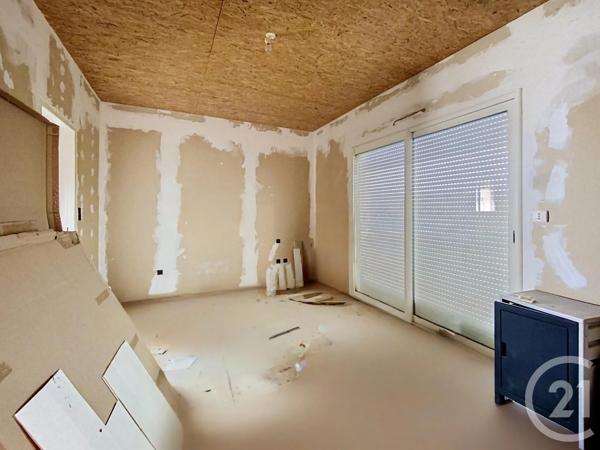Maison à vendre  4 pièces - 117 m 2   BAINS  - 43
