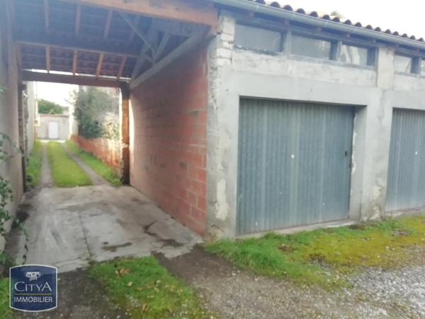 Parking à louer 25m² Pamiers (09100)