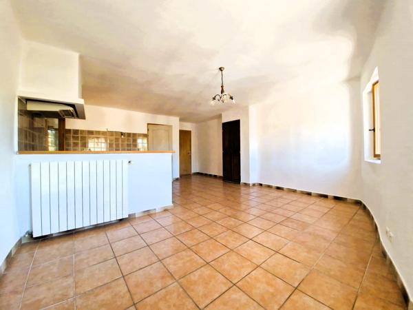 À vendre - Maison ancienne, 3 pièces située à Aups (83630)