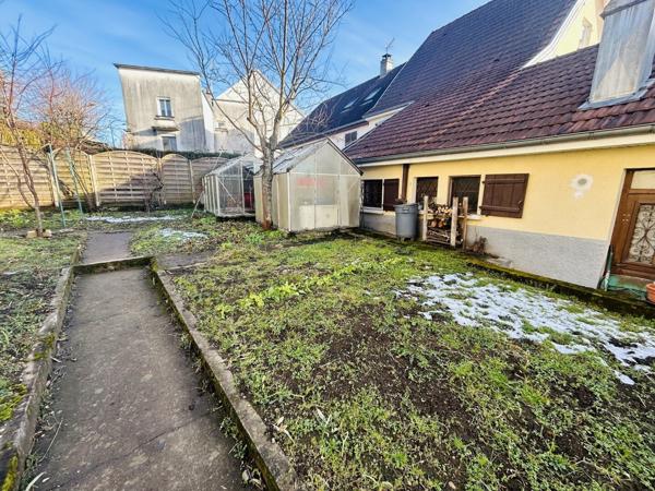 EXCLUSIVITE ETUPES MAISON AVEC LOCAL COMMERCIAL LOUE 140 M2