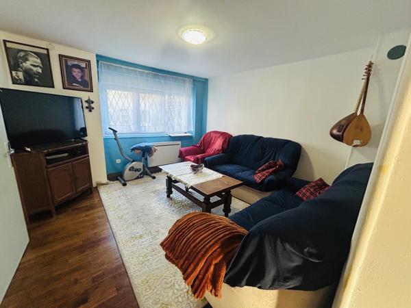 EXCLUSIVITE ETUPES MAISON AVEC LOCAL COMMERCIAL LOUE 140 M2