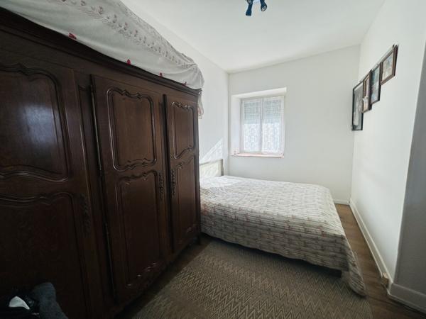 EXCLUSIVITE ETUPES MAISON AVEC LOCAL COMMERCIAL LOUE 140 M2