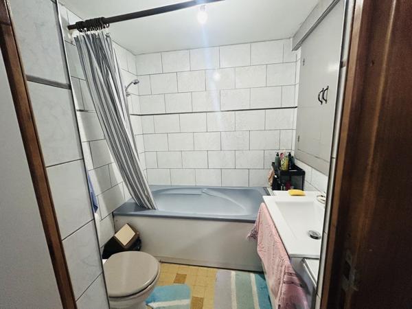 EXCLUSIVITE ETUPES MAISON AVEC LOCAL COMMERCIAL LOUE 140 M2