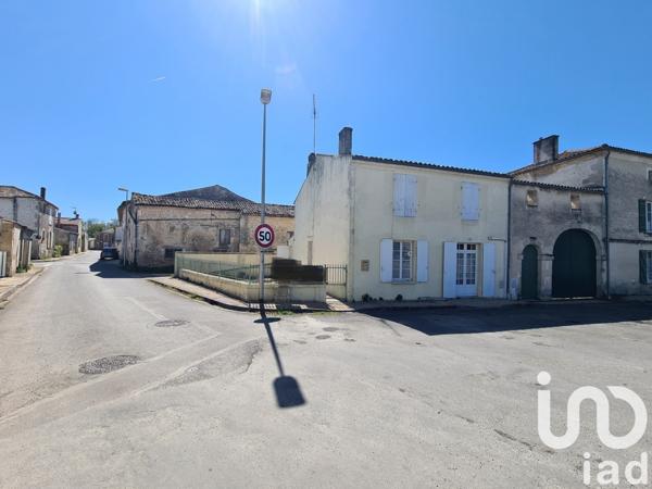 Maison de ville 4 pièces de 111 m² à Matha (17160)