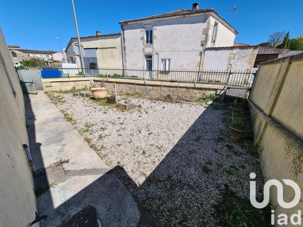 Maison de ville 4 pièces de 111 m² à Matha (17160)