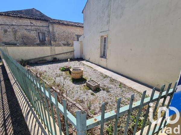 Maison de ville 4 pièces de 111 m² à Matha (17160)