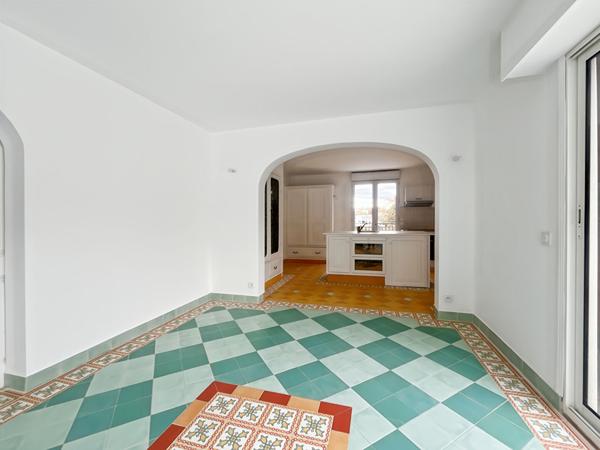 Spacieuse maison de 280 m² avec piscine et jardin situé  à la GAUDE