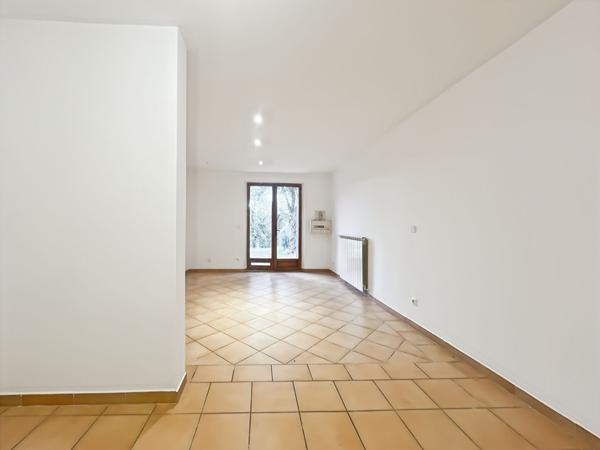 Spacieuse maison de 280 m² avec piscine et jardin situé  à la GAUDE