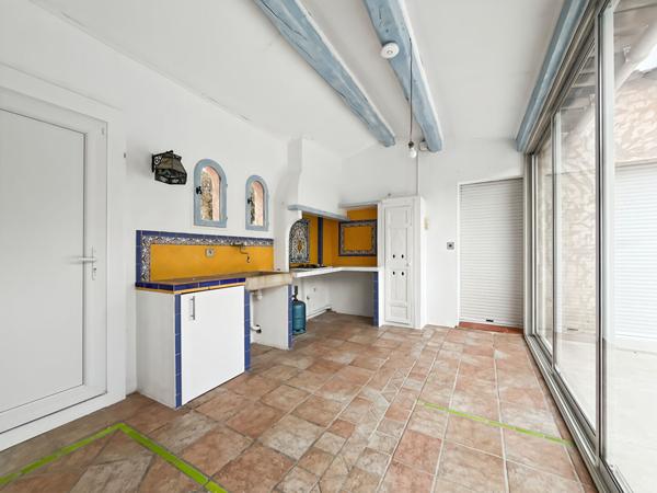 Spacieuse maison de 280 m² avec piscine et jardin situé  à la GAUDE
