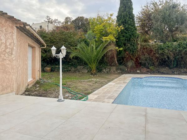 Spacieuse maison de 280 m² avec piscine et jardin situé  à la GAUDE