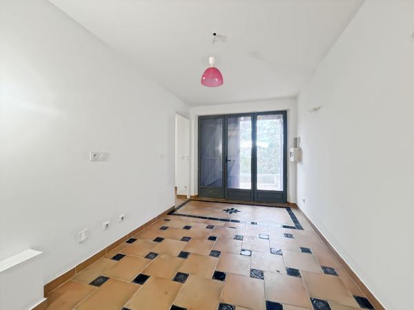Spacieuse maison de 280 m² avec piscine et jardin situé  à la GAUDE